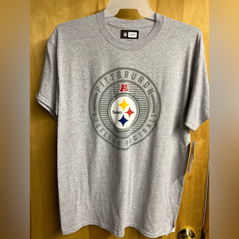 Pittsburgh Steelers gray T-shirt- Size Large- NEW with tags